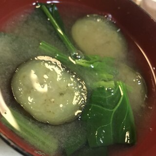 ナスとほうれん草の味噌汁